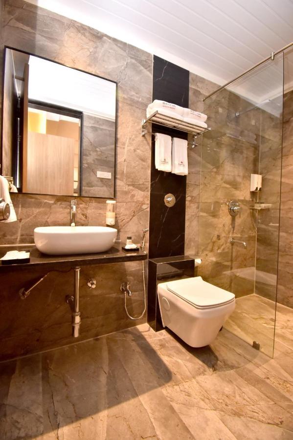 Meritas Aura Resort ロナバラ エクステリア 写真