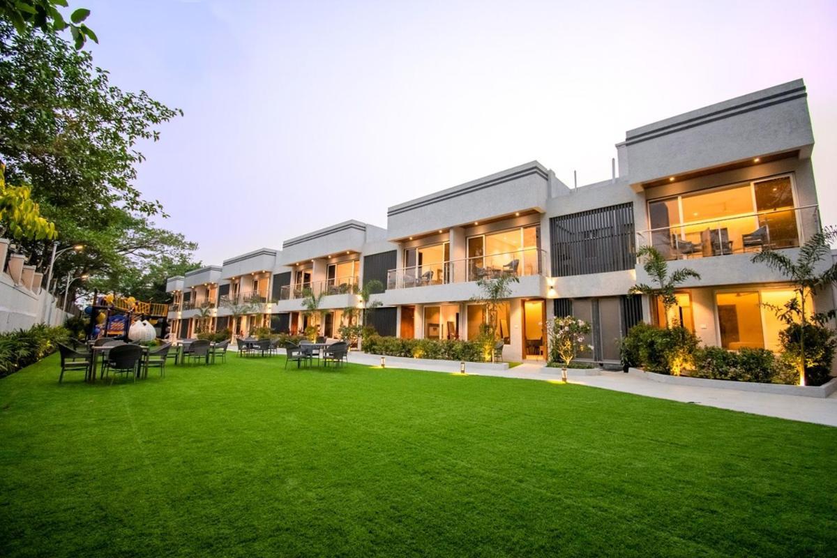 Meritas Aura Resort ロナバラ エクステリア 写真