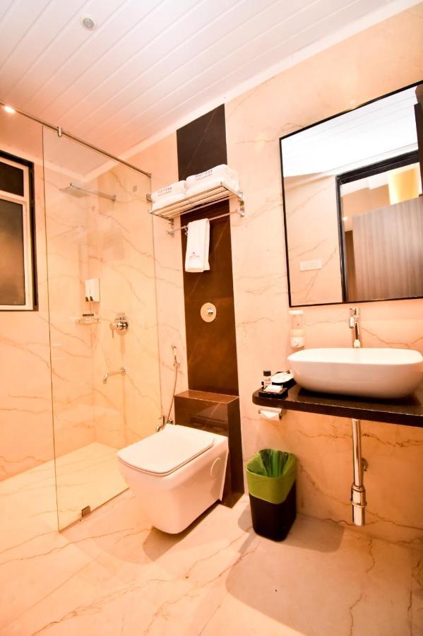 Meritas Aura Resort ロナバラ エクステリア 写真