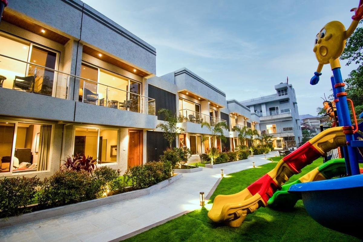 Meritas Aura Resort ロナバラ エクステリア 写真