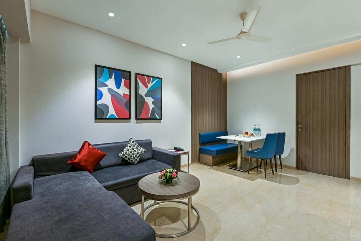 Meritas Aura Resort ロナバラ エクステリア 写真