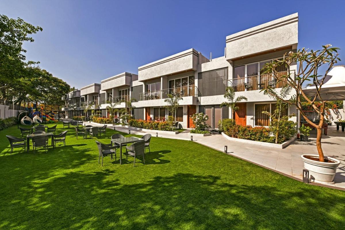Meritas Aura Resort ロナバラ エクステリア 写真