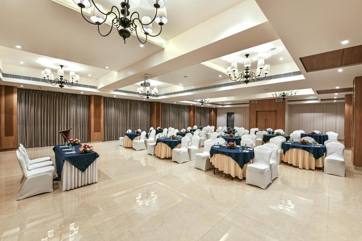 Meritas Aura Resort ロナバラ エクステリア 写真